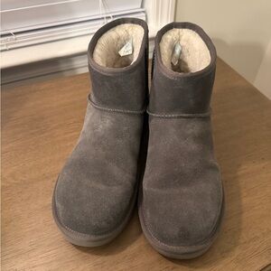 Koolaburra by UGG Cozy Gray Suede Boots
